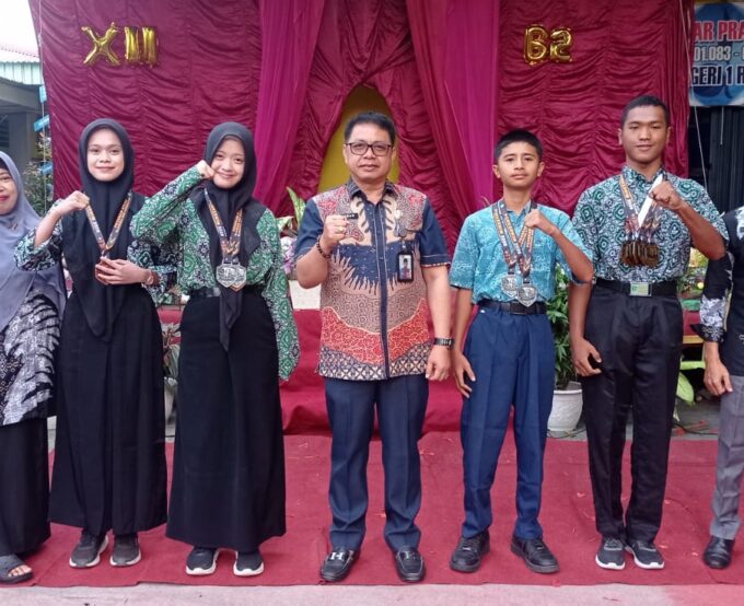 Gemilang Prestasi! Dua Perenang SMAN 1 Rambah Sapu Bersih Medali di PORKESWIM Rokan Hulu 2026